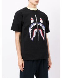 schwarzes bedrucktes T-Shirt mit einem Rundhalsausschnitt von A Bathing Ape