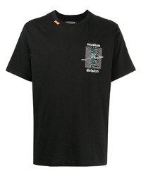 schwarzes bedrucktes T-Shirt mit einem Rundhalsausschnitt von Musium Div.