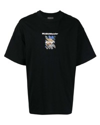 schwarzes bedrucktes T-Shirt mit einem Rundhalsausschnitt von Musium Div.