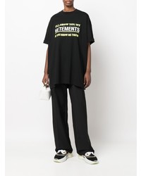 schwarzes bedrucktes T-Shirt mit einem Rundhalsausschnitt von Vetements