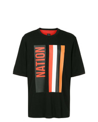 schwarzes bedrucktes T-Shirt mit einem Rundhalsausschnitt von P.E Nation