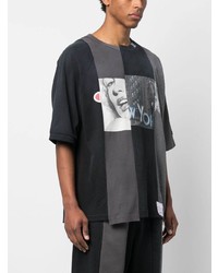 schwarzes bedrucktes T-Shirt mit einem Rundhalsausschnitt von Maison Mihara Yasuhiro