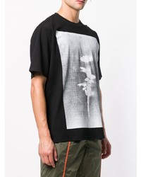 schwarzes bedrucktes T-Shirt mit einem Rundhalsausschnitt von Upww