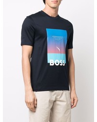 schwarzes bedrucktes T-Shirt mit einem Rundhalsausschnitt von BOSS