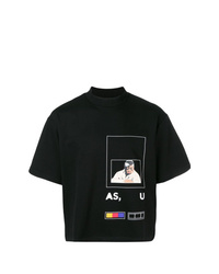 schwarzes bedrucktes T-Shirt mit einem Rundhalsausschnitt von Pyer Moss