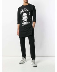 schwarzes bedrucktes T-Shirt mit einem Rundhalsausschnitt von Boy London