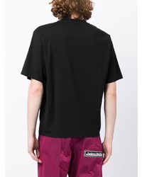 schwarzes bedrucktes T-Shirt mit einem Rundhalsausschnitt von AG