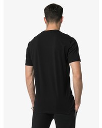 schwarzes bedrucktes T-Shirt mit einem Rundhalsausschnitt von FUTU