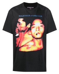 schwarzes bedrucktes T-Shirt mit einem Rundhalsausschnitt von Raw Emotions