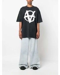 schwarzes bedrucktes T-Shirt mit einem Rundhalsausschnitt von Vetements