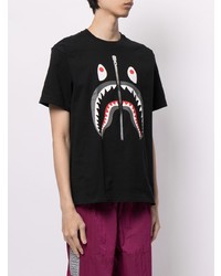 schwarzes bedrucktes T-Shirt mit einem Rundhalsausschnitt von A Bathing Ape