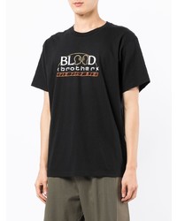 schwarzes bedrucktes T-Shirt mit einem Rundhalsausschnitt von Blood Brother