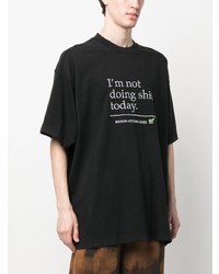 schwarzes bedrucktes T-Shirt mit einem Rundhalsausschnitt von Vetements