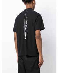 schwarzes bedrucktes T-Shirt mit einem Rundhalsausschnitt von MASTER BUNNY EDITION