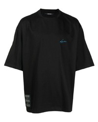 schwarzes bedrucktes T-Shirt mit einem Rundhalsausschnitt von SONGZIO