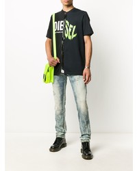 schwarzes bedrucktes T-Shirt mit einem Rundhalsausschnitt von Diesel