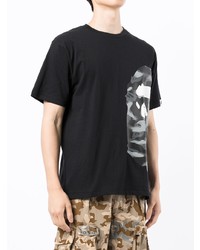 schwarzes bedrucktes T-Shirt mit einem Rundhalsausschnitt von A Bathing Ape