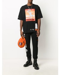 schwarzes bedrucktes T-Shirt mit einem Rundhalsausschnitt von Heron Preston