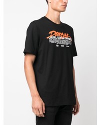 schwarzes bedrucktes T-Shirt mit einem Rundhalsausschnitt von Diesel