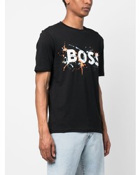 schwarzes bedrucktes T-Shirt mit einem Rundhalsausschnitt von BOSS