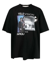 schwarzes bedrucktes T-Shirt mit einem Rundhalsausschnitt von The Salvages