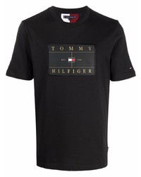 schwarzes bedrucktes T-Shirt mit einem Rundhalsausschnitt von Tommy Hilfiger