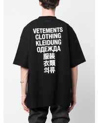 schwarzes bedrucktes T-Shirt mit einem Rundhalsausschnitt von Vetements