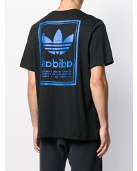 schwarzes bedrucktes T-Shirt mit einem Rundhalsausschnitt von adidas