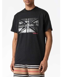 schwarzes bedrucktes T-Shirt mit einem Rundhalsausschnitt von Burberry