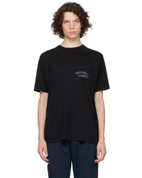 schwarzes bedrucktes T-Shirt mit einem Rundhalsausschnitt von Universal Works