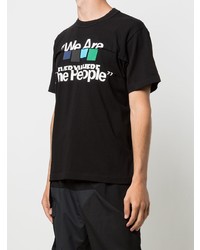 schwarzes bedrucktes T-Shirt mit einem Rundhalsausschnitt von Sacai