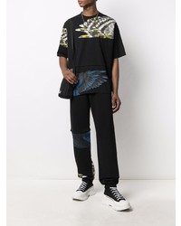 schwarzes bedrucktes T-Shirt mit einem Rundhalsausschnitt von Marcelo Burlon County of Milan