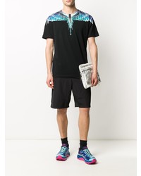 schwarzes bedrucktes T-Shirt mit einem Rundhalsausschnitt von Marcelo Burlon County of Milan