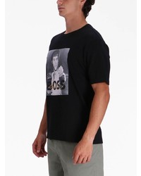 schwarzes bedrucktes T-Shirt mit einem Rundhalsausschnitt von BOSS