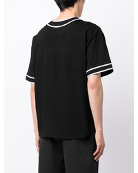 schwarzes bedrucktes T-Shirt mit einem V-Ausschnitt von AAPE BY A BATHING APE