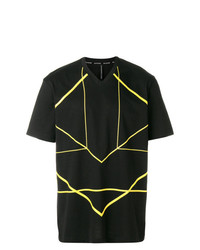 schwarzes bedrucktes T-Shirt mit einem V-Ausschnitt von Blackbarrett