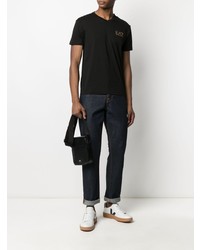 schwarzes bedrucktes T-Shirt mit einem V-Ausschnitt von Ea7 Emporio Armani
