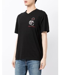 schwarzes bedrucktes T-Shirt mit einem V-Ausschnitt von Armani Exchange