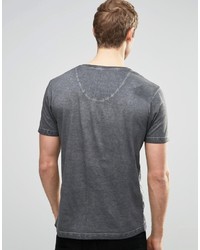 schwarzes bedrucktes T-Shirt mit einem V-Ausschnitt von Firetrap