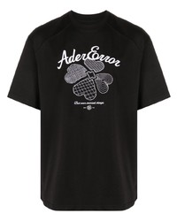 schwarzes besticktes T-Shirt mit einem Rundhalsausschnitt von Ader Error