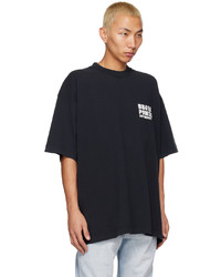 schwarzes besticktes T-Shirt mit einem Rundhalsausschnitt von Vetements