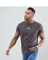 schwarzes besticktes T-Shirt mit einem Rundhalsausschnitt von Brooklyn Supply Co.