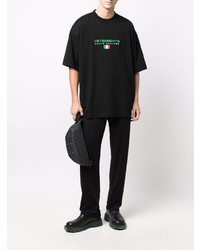 schwarzes besticktes T-Shirt mit einem Rundhalsausschnitt von Vetements