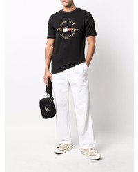 schwarzes besticktes T-Shirt mit einem Rundhalsausschnitt von Tommy Hilfiger