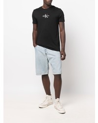 schwarzes besticktes T-Shirt mit einem Rundhalsausschnitt von Calvin Klein Jeans