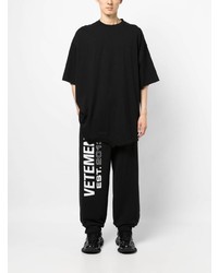 schwarzes besticktes T-Shirt mit einem Rundhalsausschnitt von Vetements