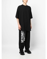 schwarzes besticktes T-Shirt mit einem Rundhalsausschnitt von Vetements