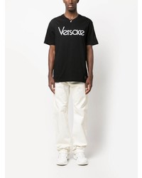 schwarzes besticktes T-Shirt mit einem Rundhalsausschnitt von Versace