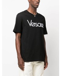 schwarzes besticktes T-Shirt mit einem Rundhalsausschnitt von Versace