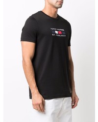 schwarzes besticktes T-Shirt mit einem Rundhalsausschnitt von Tommy Hilfiger